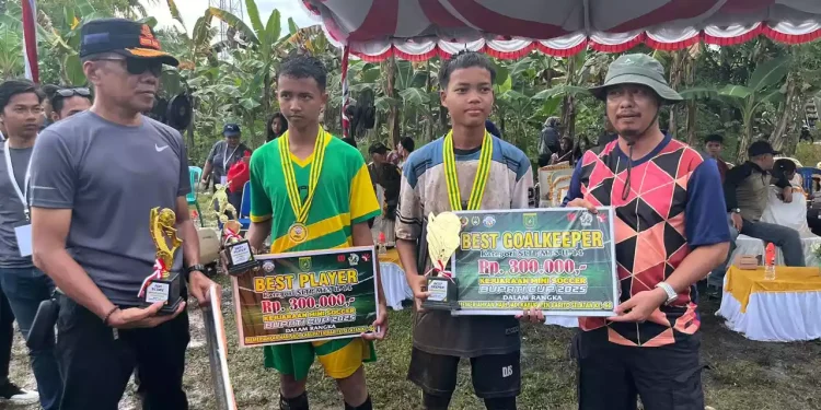 MI Darul Ulum Bangkuang dan MTs Miftahul Jannah Mengkatip Raih Juara I Turnamen Mini Soccer Bupati Cup 2025