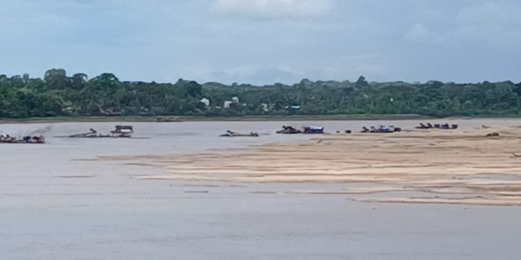 Penambangan Emas Ilegal Marak di Sungai Barito, Warga Minta Aparat Bertindak Tegas